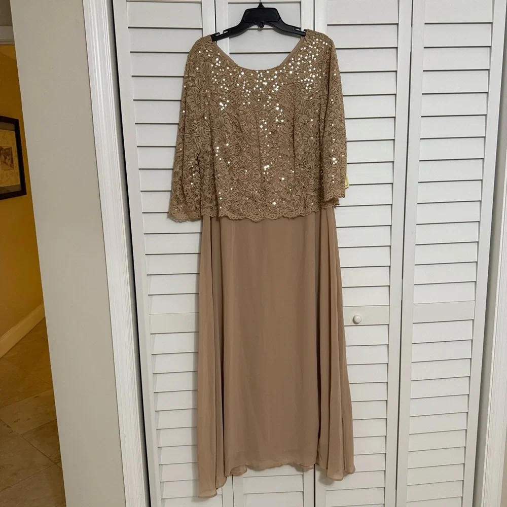 Roman’s Lace popover evening formal gown - Picture 2 of 7